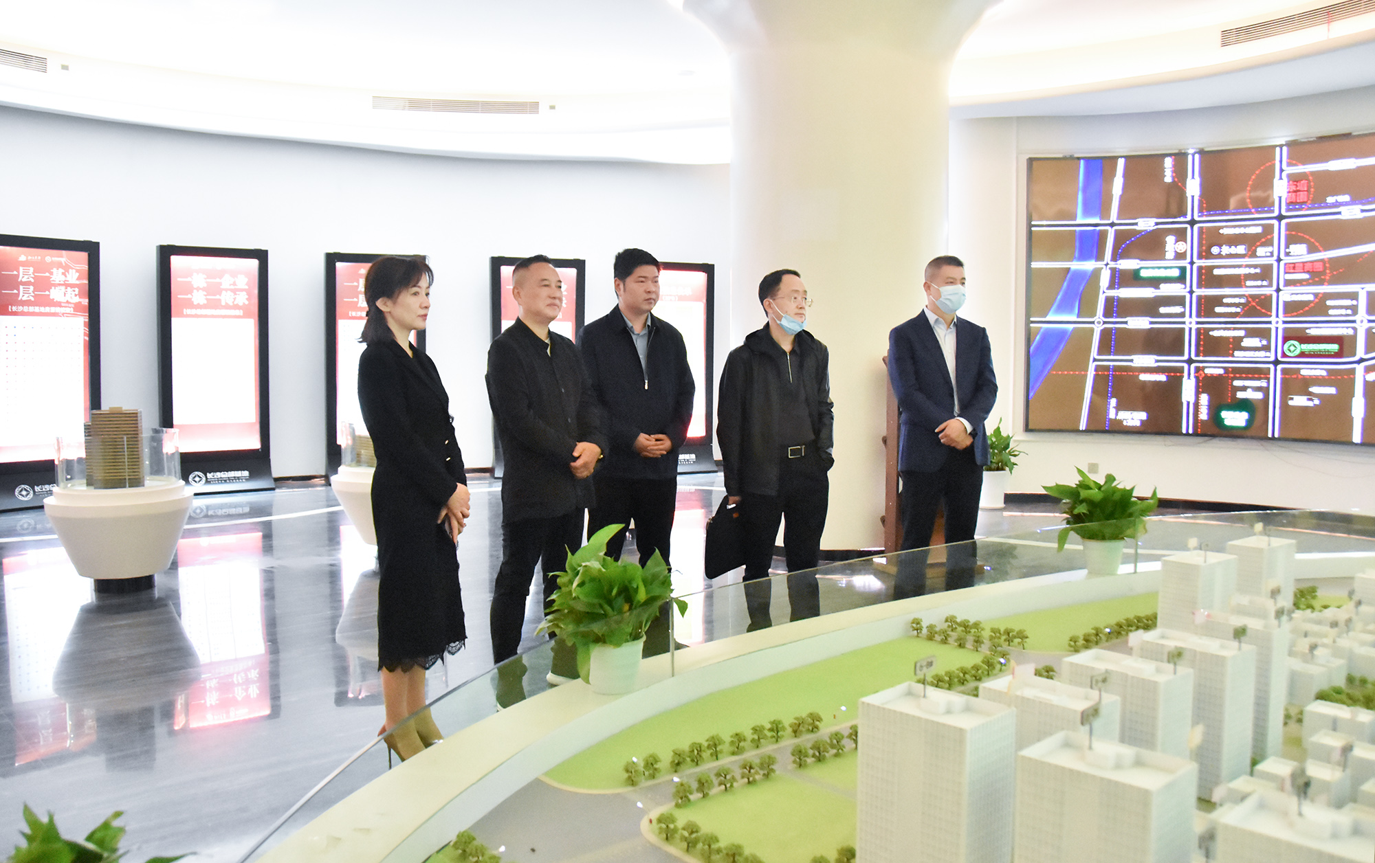 南粤银行长沙分行向导莅临德赢VWIN考察交流(图1)