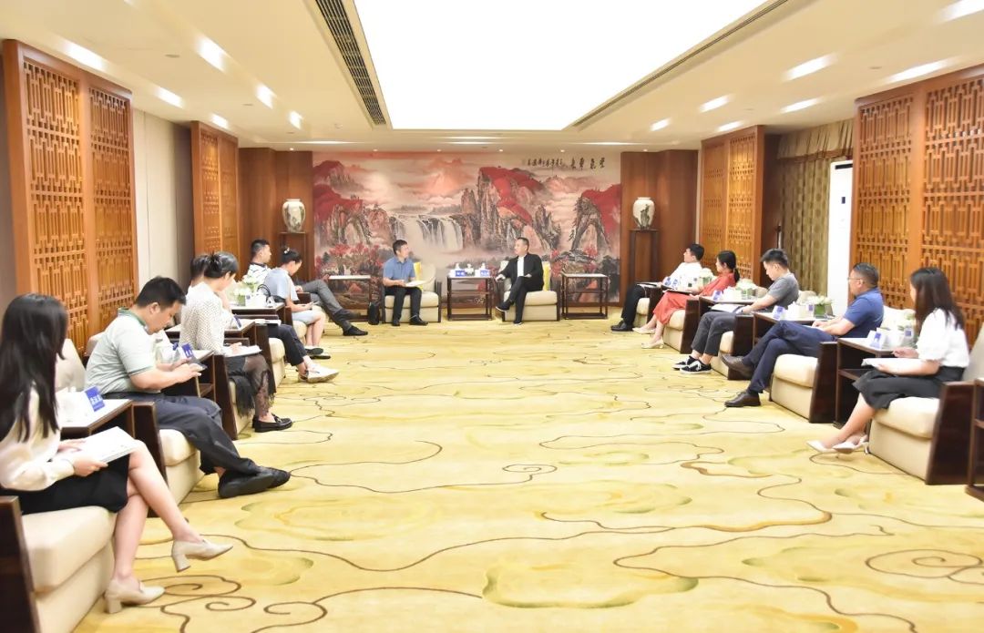 华融湘江银行莅临德赢VWIN考察交流(图2)