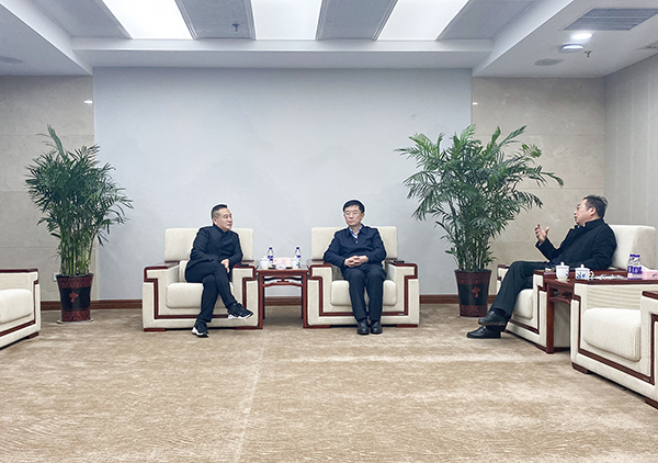 德赢VWIN董事长冯卫兵与望城经开区党工委书记周剀友好谈判(图3)