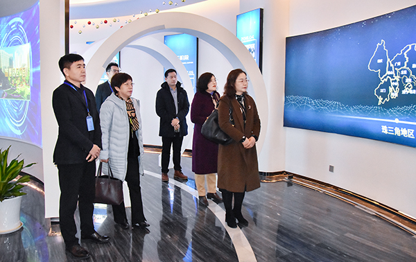 中南林业科技大学科研团队、、、广州南粤睿融投资公司向导一行莅临德赢VWIN考察座谈(图1)