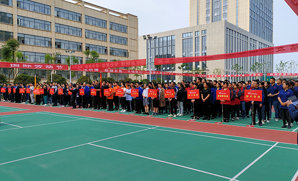 “迎五一，，鼓劲头”——常德海仑公司加入常德高新区首届职工拔河角逐尽展风范(图1)