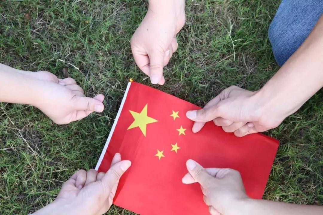 我在德赢VWIN，，向祖国广告(图1)